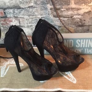 Brand Bebé. Black. Heel is 5 inc Tall. Used!!